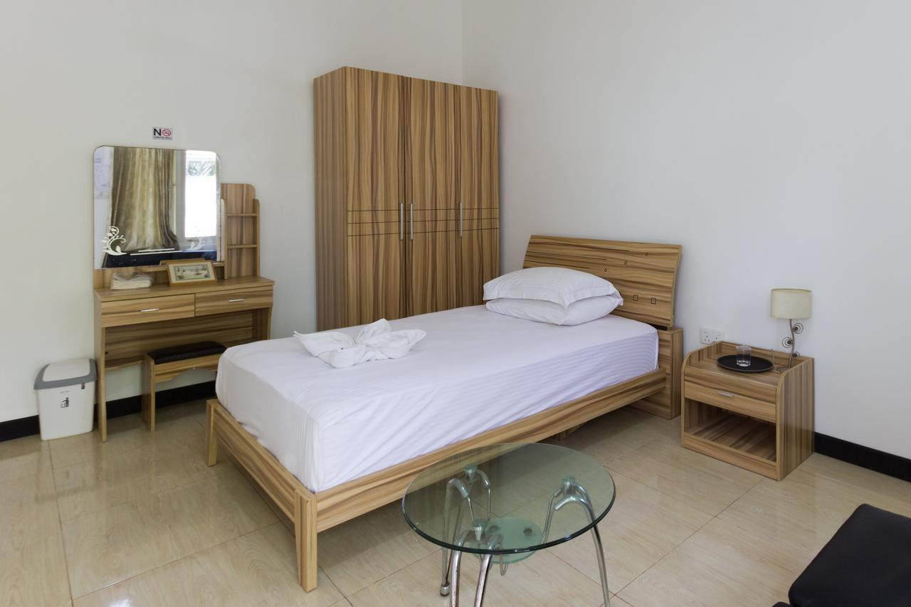 Surf Trip Maldives Hotel Тулусдоо Екстериор снимка