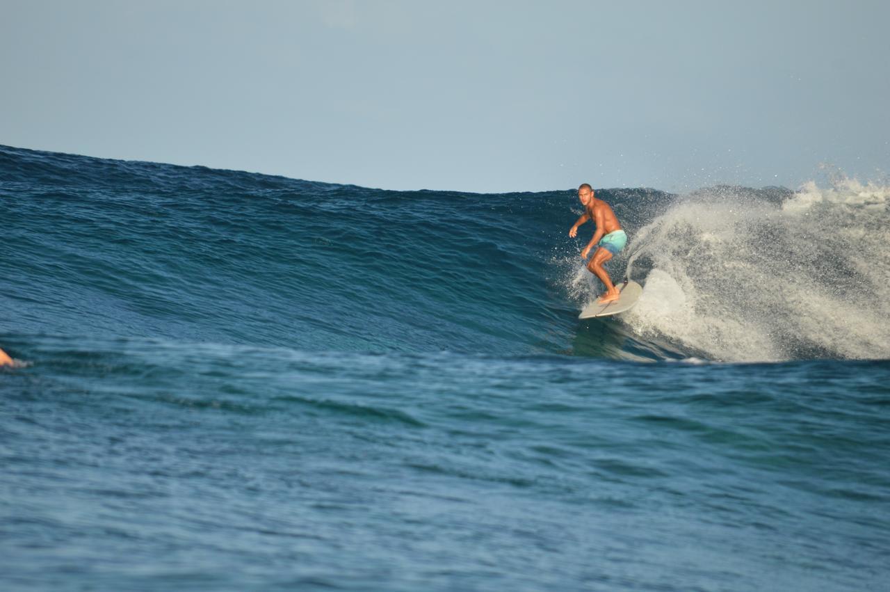 Surf Trip Maldives Hotel Тулусдоо Екстериор снимка