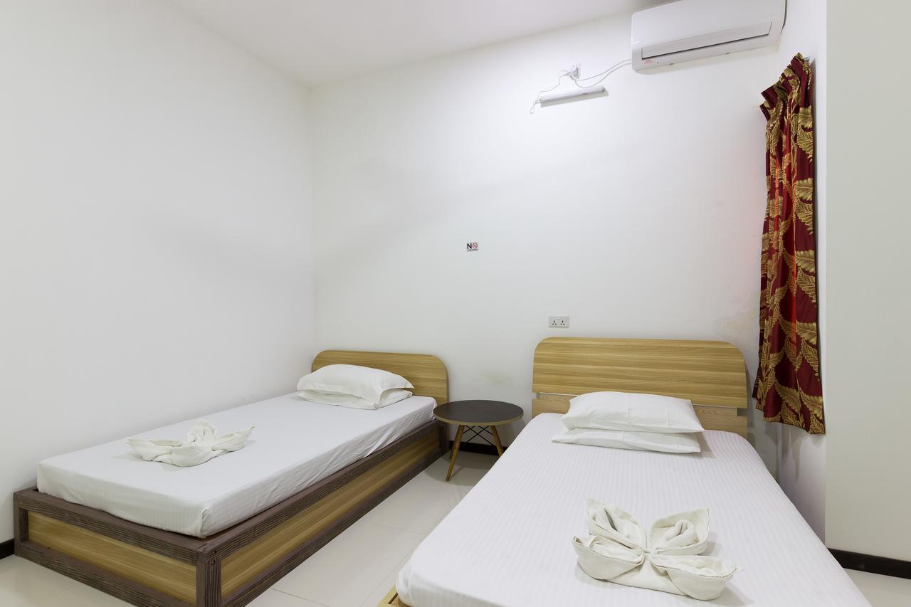 Surf Trip Maldives Hotel Тулусдоо Екстериор снимка